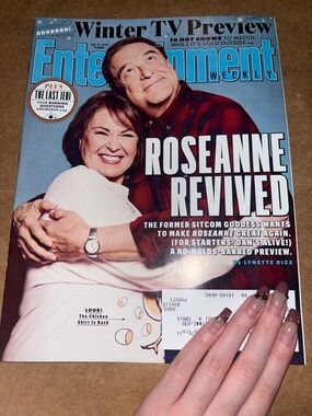Entertainment Weekly Magazine - Roseanne Revived Cover - Blue and White